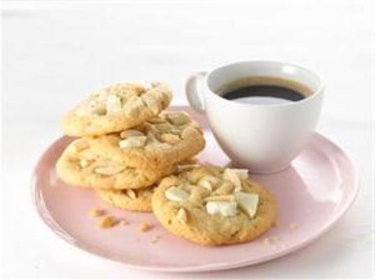biscoitos de pedaço de chocolate branco de amêndoa
