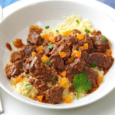 fogão lento ensopado de borrego doce e temperado