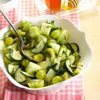 salada de mel com molho de menta
