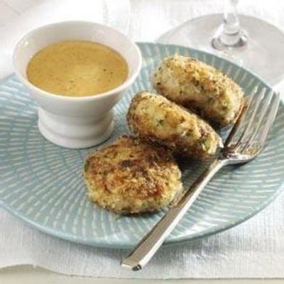 deliciosos bolos de vieiras com aioli de mel picante