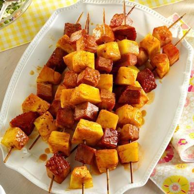 kabobs de presunto e abacaxi