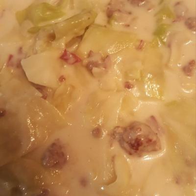 sopa de bratwurst, batata e repolho