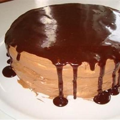 bolo de merengue de canela de chocolate e avelã