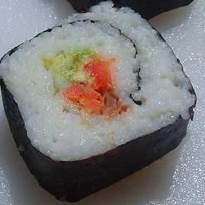 rolo de sushi de salmão defumado