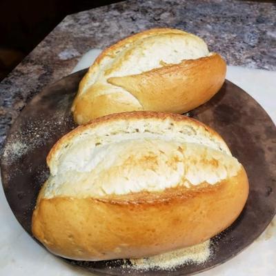 pão italiano usando uma máquina de pão