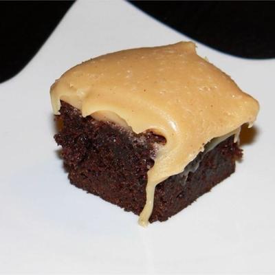 brownies com cobertura de fudge de manteiga de amendoim