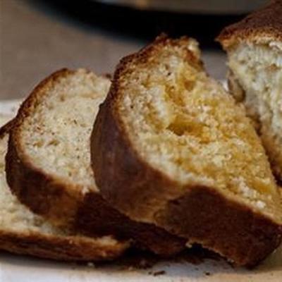 pão de massa de bolo dourado
