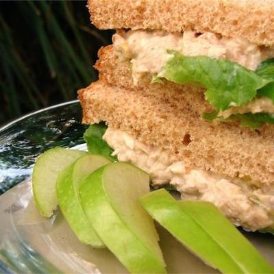 famoso sanduíche de atum waldorf salada de darra de Darra