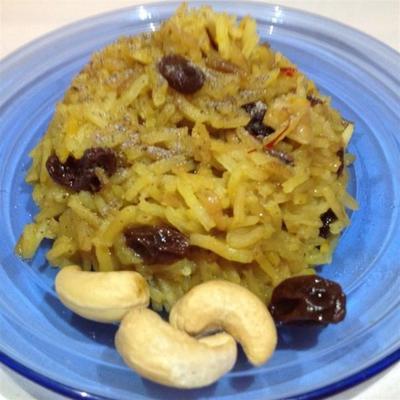 arroz de açafrão com passas e castanha de caju