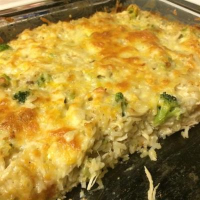 brócolis, arroz, queijo e frango caçarola