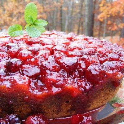 bolo de creme azedo de cabeça para baixo de cranberry