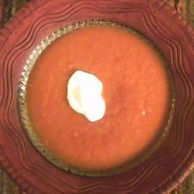 sopa de abóbora picante com redemoinho de pimentão verde