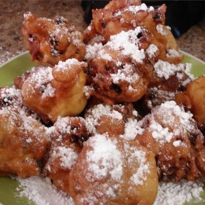 oliebollen (donuts holandeses)