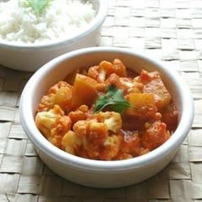 gobi aloo (couve-flor estilo indiano com batatas)