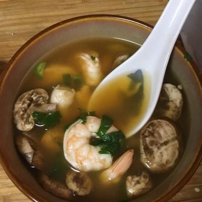 sopa quente e azeda tailandesa