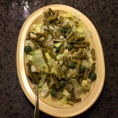 feijão verde e salada de azeitona recheada