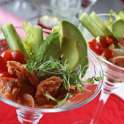 salada de abacate salmão