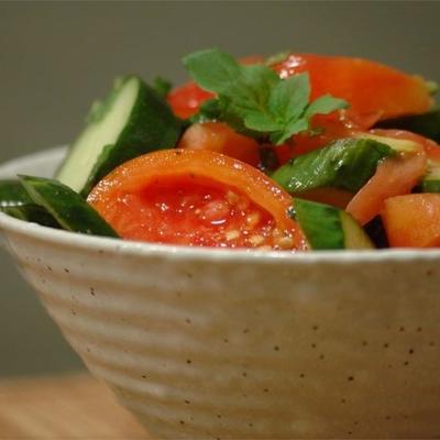 salada de pepino tomate com hortelã