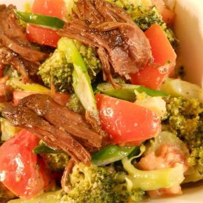 salada de carne e brócolis