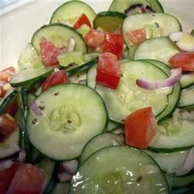 pepino, tomate e salada de aipo
