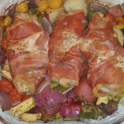 parma envolto frango com legumes mediterrânicos