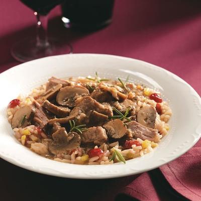 guisado de carne e cogumelo com arroz de amora