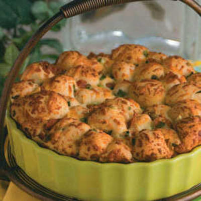 três mordidas de bacon de queijo