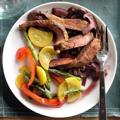 cajun sirlon com molho de cogumelos e alho-poró