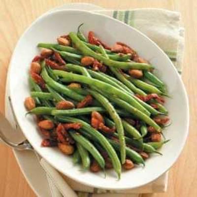 feijão verde com tomates secos e amêndoas