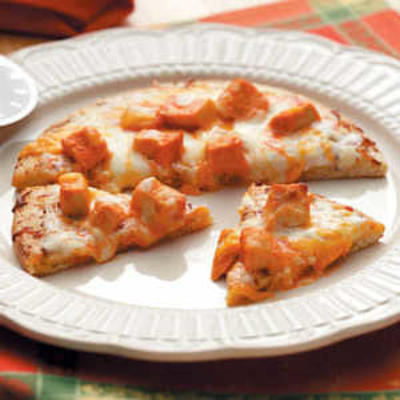 pizza individual de frango ao estilo de búfalo