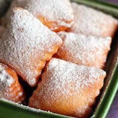 costas donuts do mercado francês (beignets)