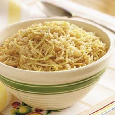 pilaf de arroz macarrão