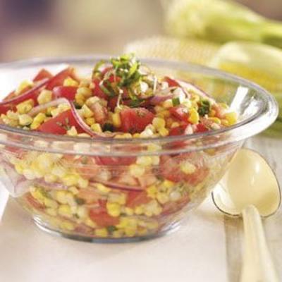 tomate fresco e salada de milho