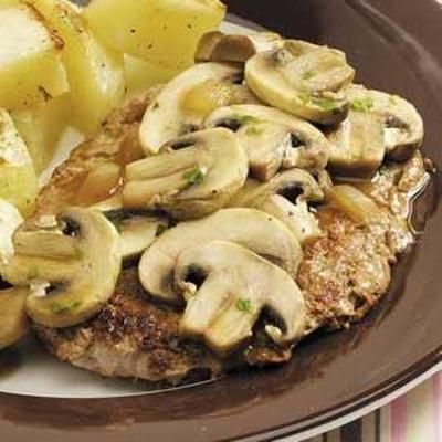 vitela com molho de vinho de cogumelos