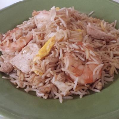 arroz frito indonésio (nasi goreng)