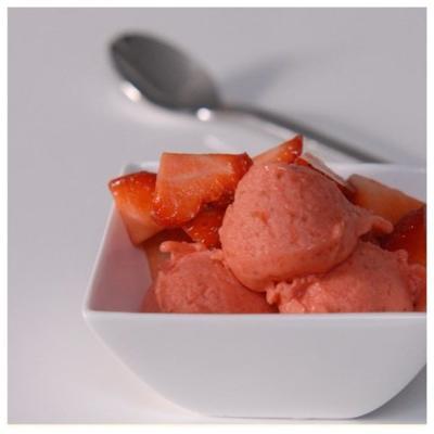 sorvete de morango doce e sedoso
