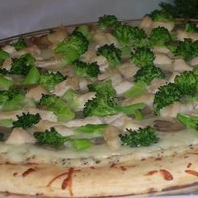 pizza de ricota rápida e fácil com cogumelos, brócolis e frango