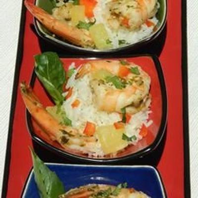 salada de arroz de estilo tailandês