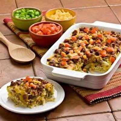 caçarola de salsicha de batata mexicana