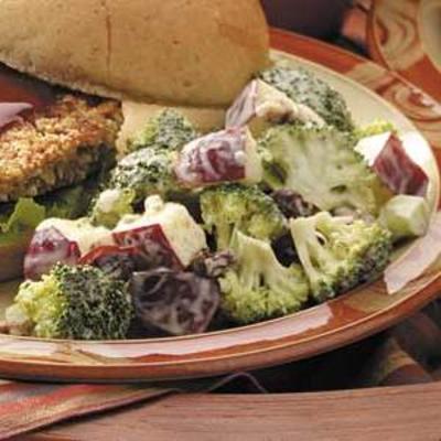 salada de brócolis waldorf