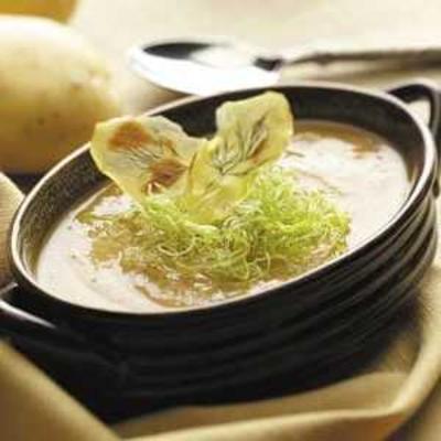 cremoso alho-porro e sopa de batata com endro