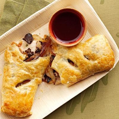 puffs de peru individuais fáceis e elegantes com molho cranberry cabernet