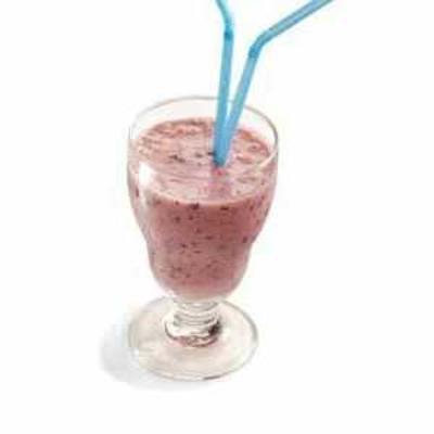 smoothies de cereja-banana-mirtilo