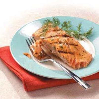 salmão grelhado marinado