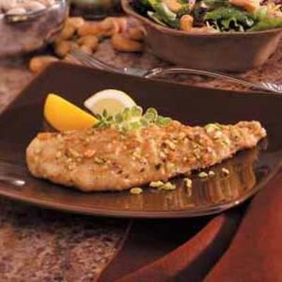 peixe frito com crosta de pistache