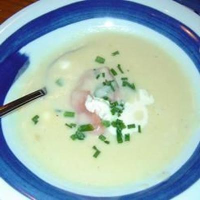 sopa de batata com rosetas gravlax
