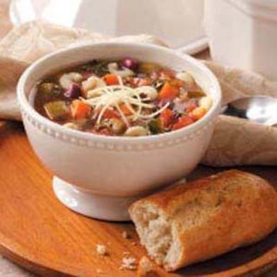 sopa de macarrão fagioli