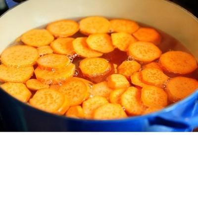 batata-doce cozida em xarope de gengibre