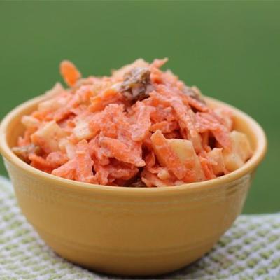 salada de cenoura-passas (salada de coelho)