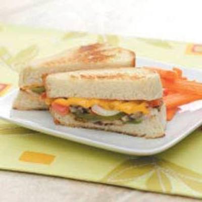 sanduíches de vegetais e queijo